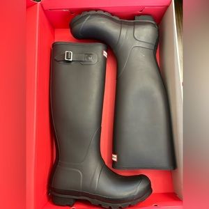 Women’s Hunter Tall Rain Boots, size 8, chocolate brown/black